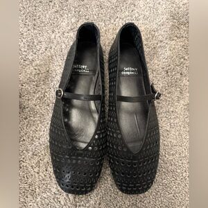 Jeffrey Campbell Khloe Perforated Square
Toe Flat -Size 5.5